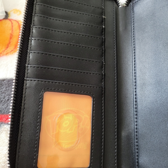 Loungefly Disney wallet - Picture 5 of 10